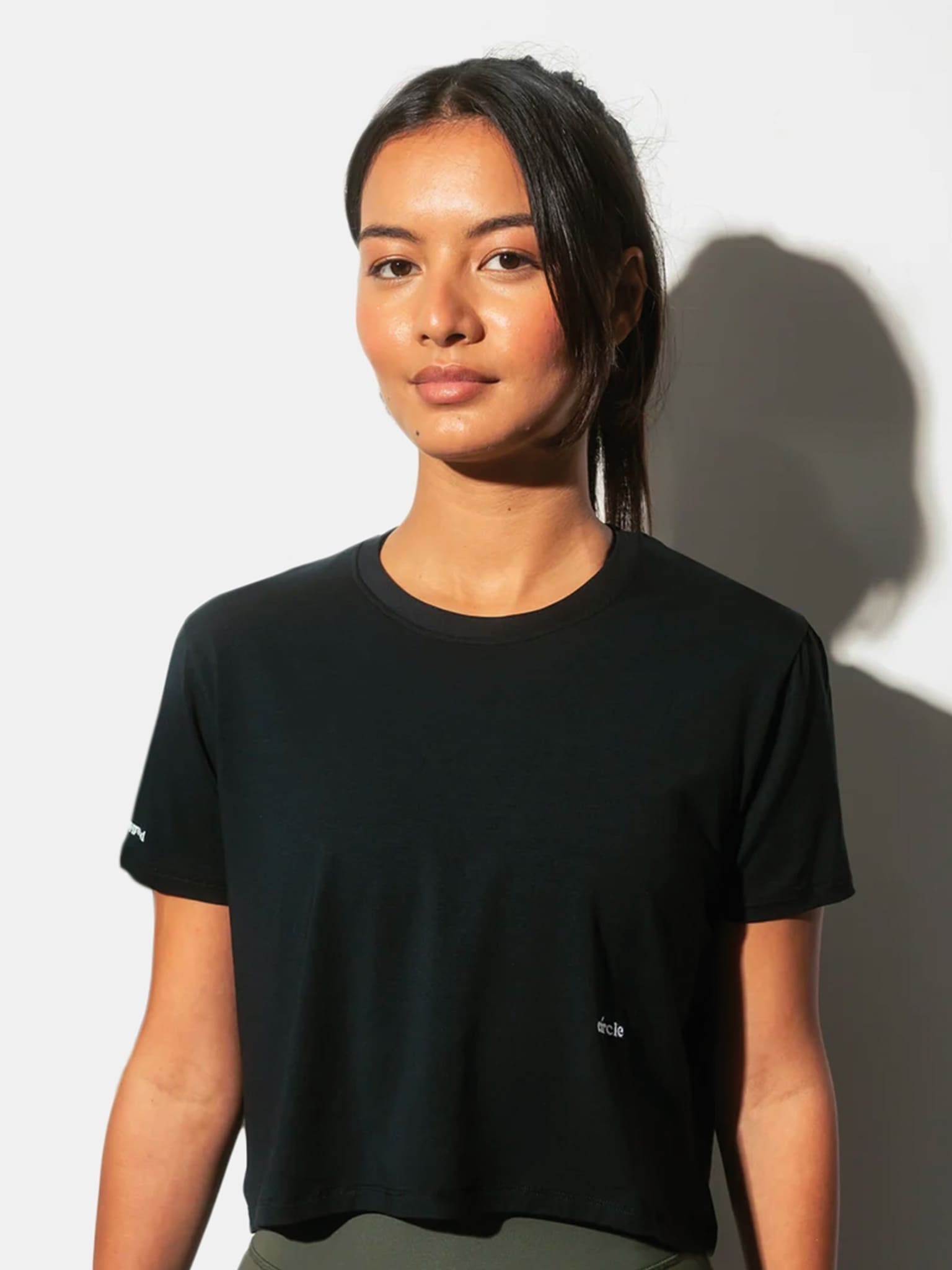 circle-sportswear-crop-top-smooth-operator-femme-oversize image 3