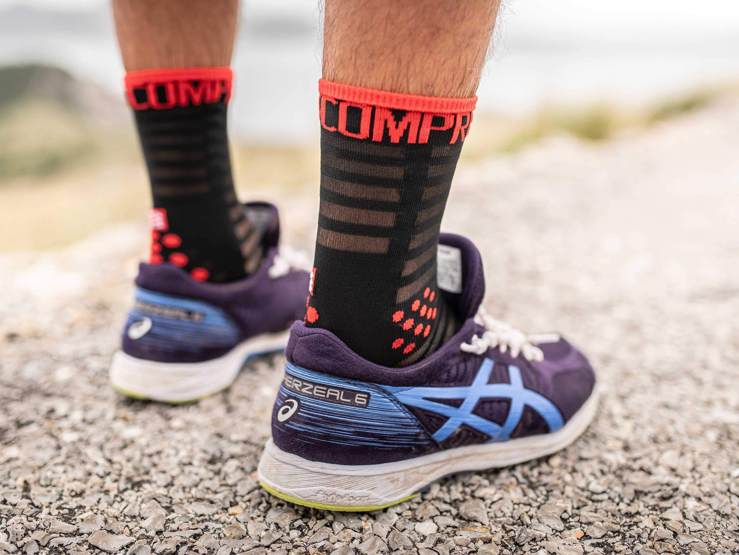 compressport-pro-racing-socks-v3-ultralight-run-high-chaussettes-de-running-mi-h image 3