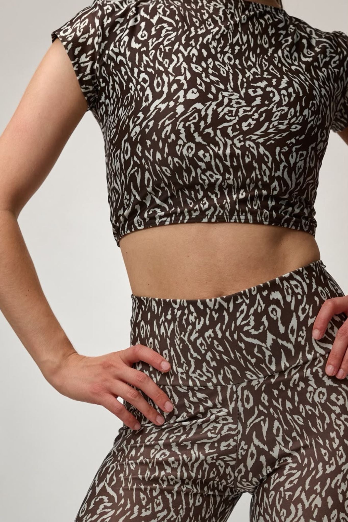 luz-collections-crop-top-sport-camille-chakra-daim-chocolat image 2