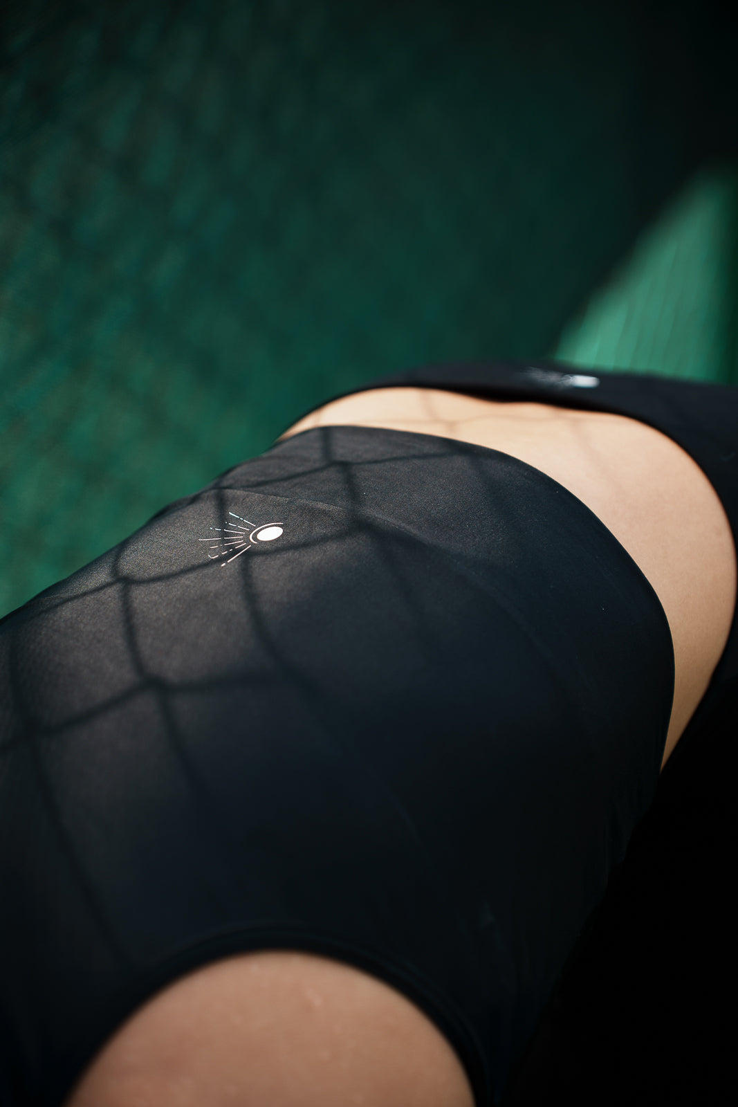 luz-collections-brassi-re-nolwenn-brassi-re-de-sport-maintien-fort-zipp-e-noire image 4