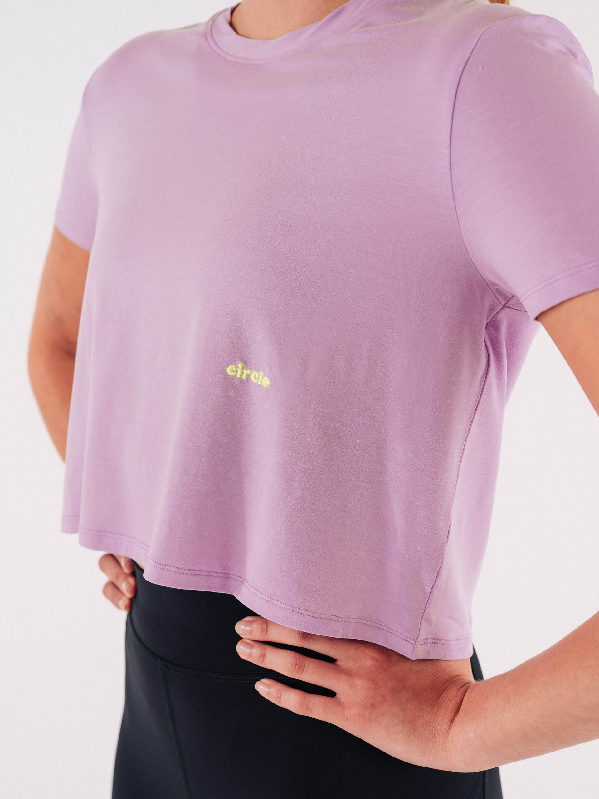 circle-sportswear-crop-top-smooth-operator-coupe-oversize-respirante-lilas image 4