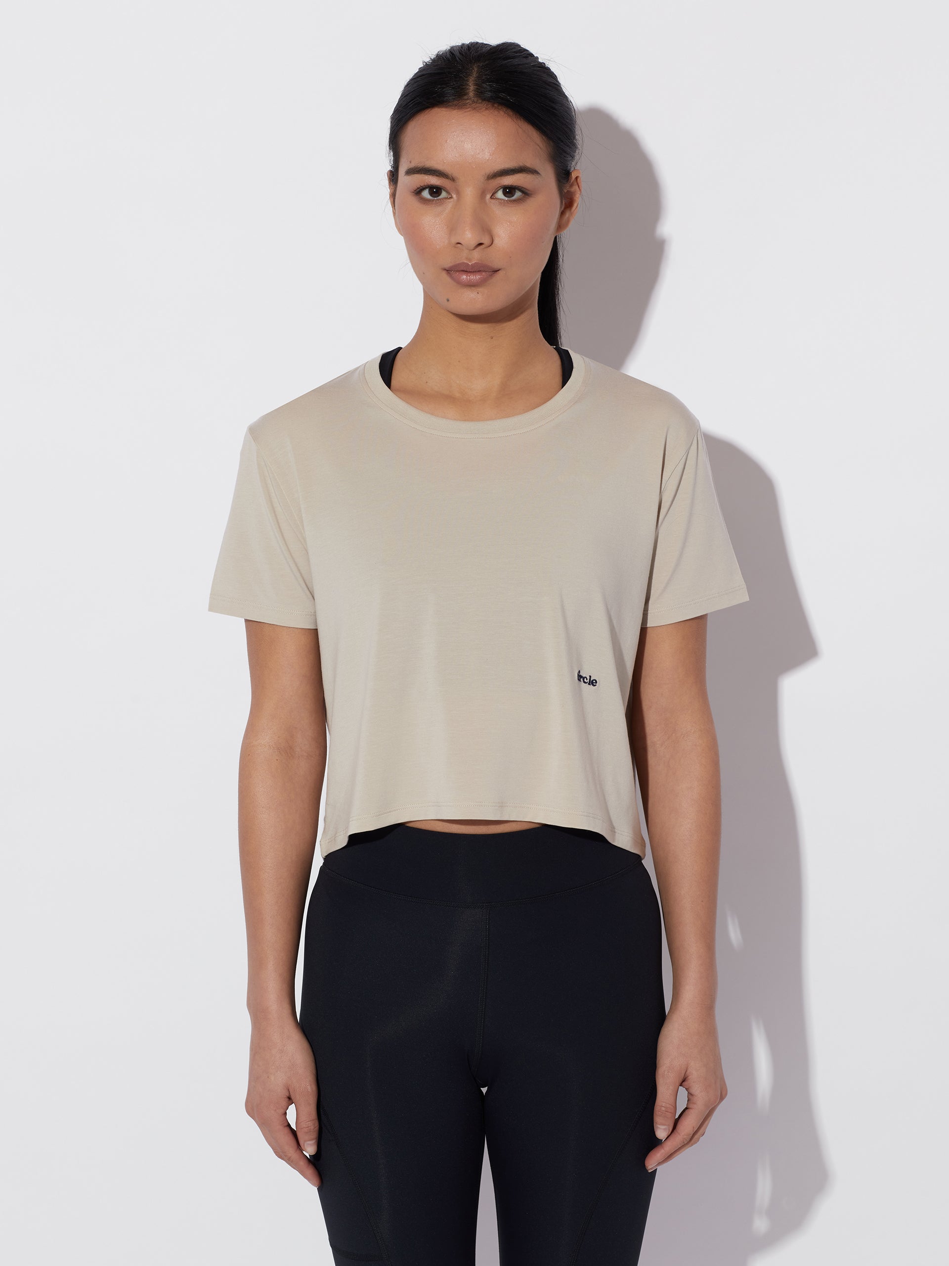 circle-sportswear-crop-top-smooth-operator-femme-oversize image 4