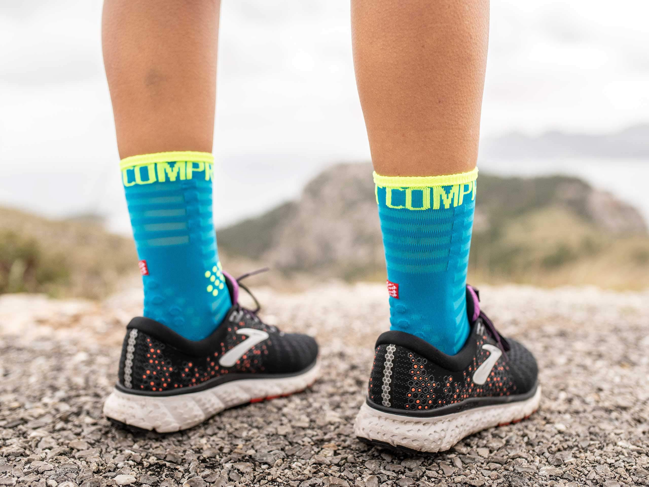 compressport-pro-racing-socks-v3-ultralight-run-high-chaussettes-de-running-mi-h-2 image 3