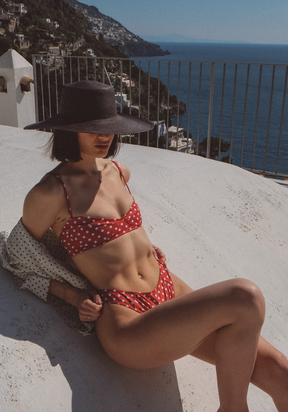 luz-collections-x-dolores-haut-de-maillot-de-bain-balconnet-amalfi-rouge-pois-bl image 2