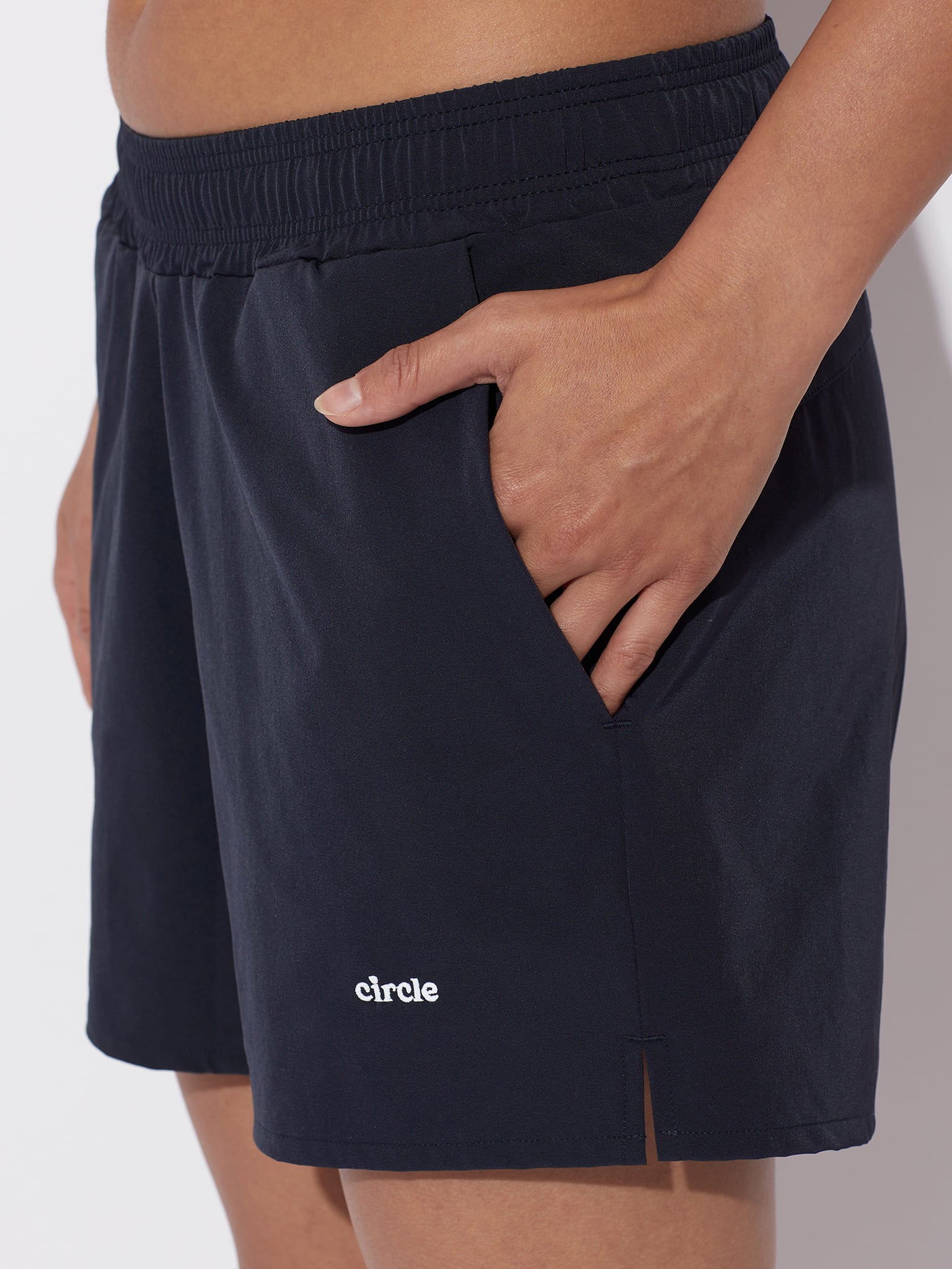circle-sportswear-short-active-femme-poche-zipp-e-double-s-chage-rapide image 3