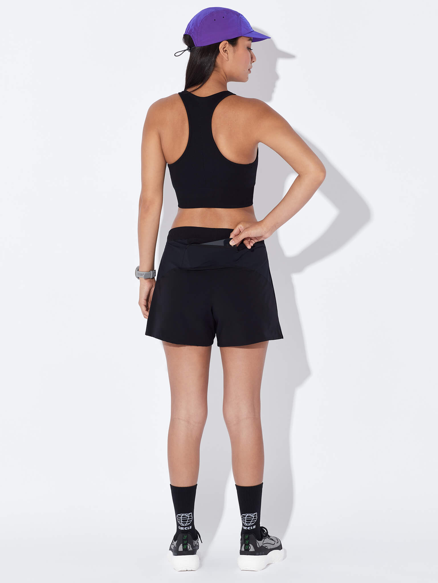 circle-sportswear-short-everystride-femme-double-poche-zipp-e-mati-res-recycl-es image 3