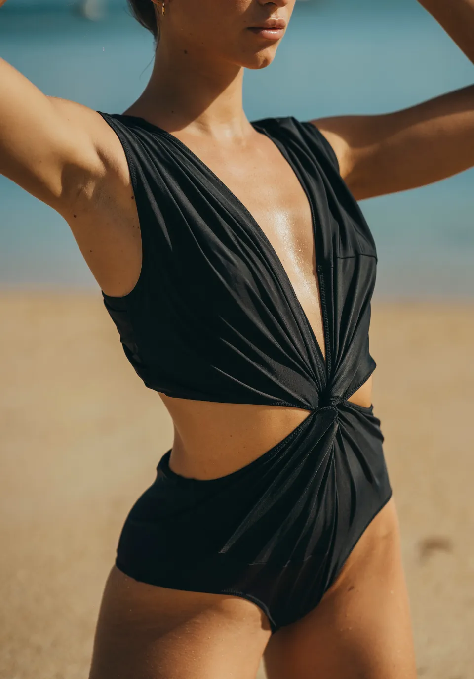 luz-collections-une-pi-ce-doro-maillot-de-bain-une-pi-ce-drap-noir image 1