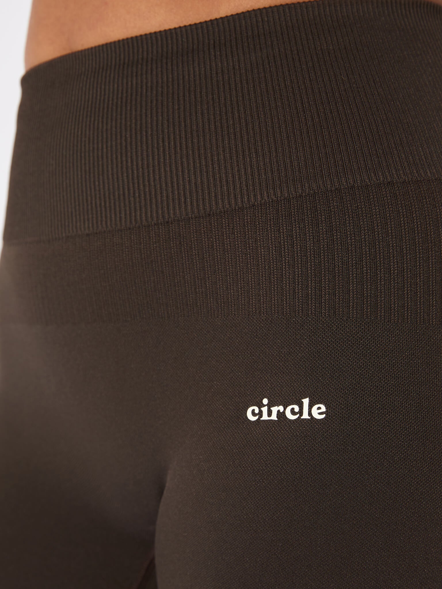 circle-sportswear-keep-the-flow-short-seamless-earth-brown image 6