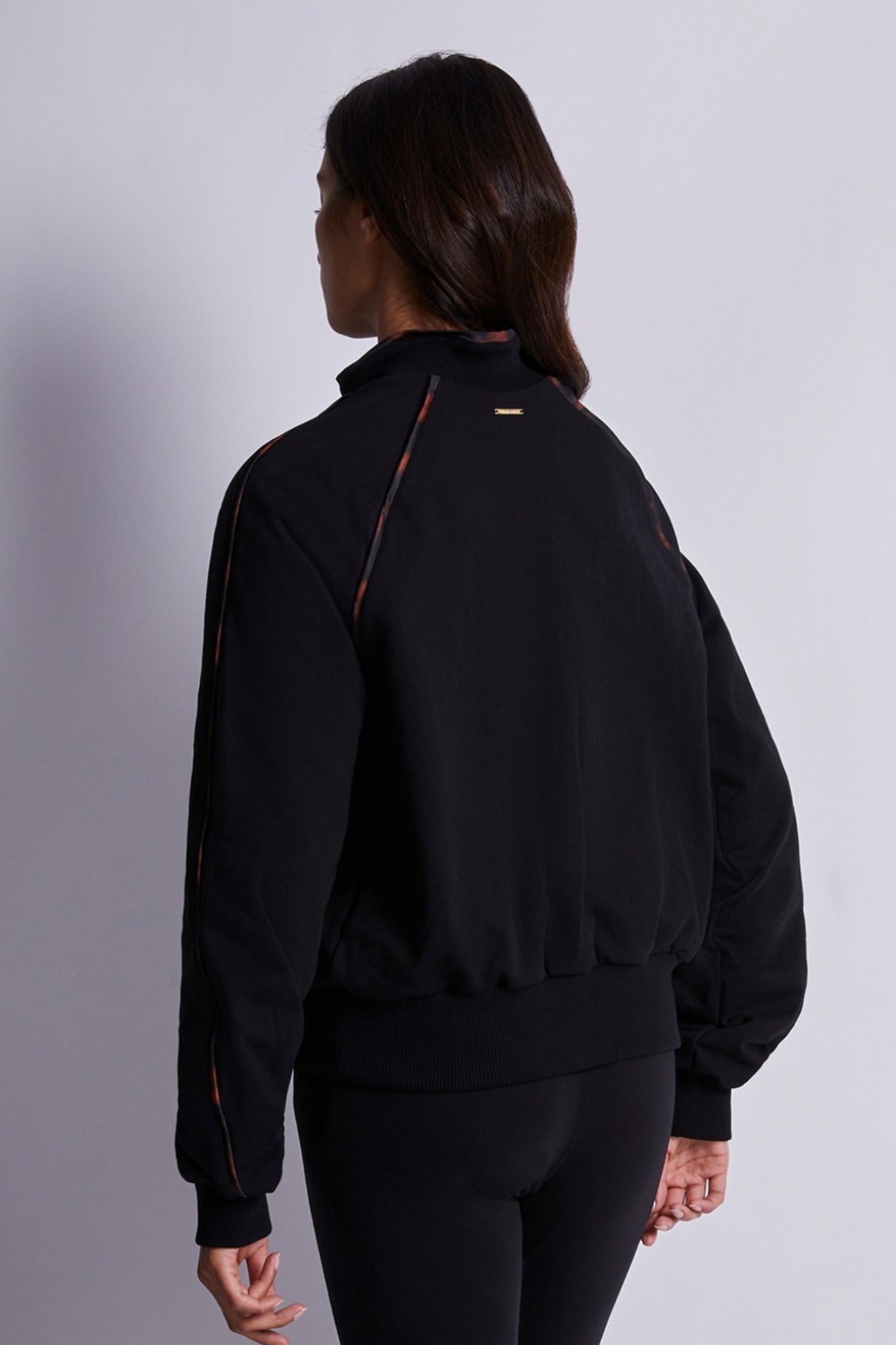 luz-collections-sweat-noir-sweat-zipp-en-maille-de-coton-recycl-coupe-streetwear image 2