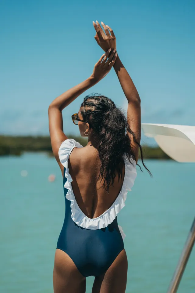 luz-collections-maillot-julia-marine-blanc-maillot-une-pi-ce-volants image 1