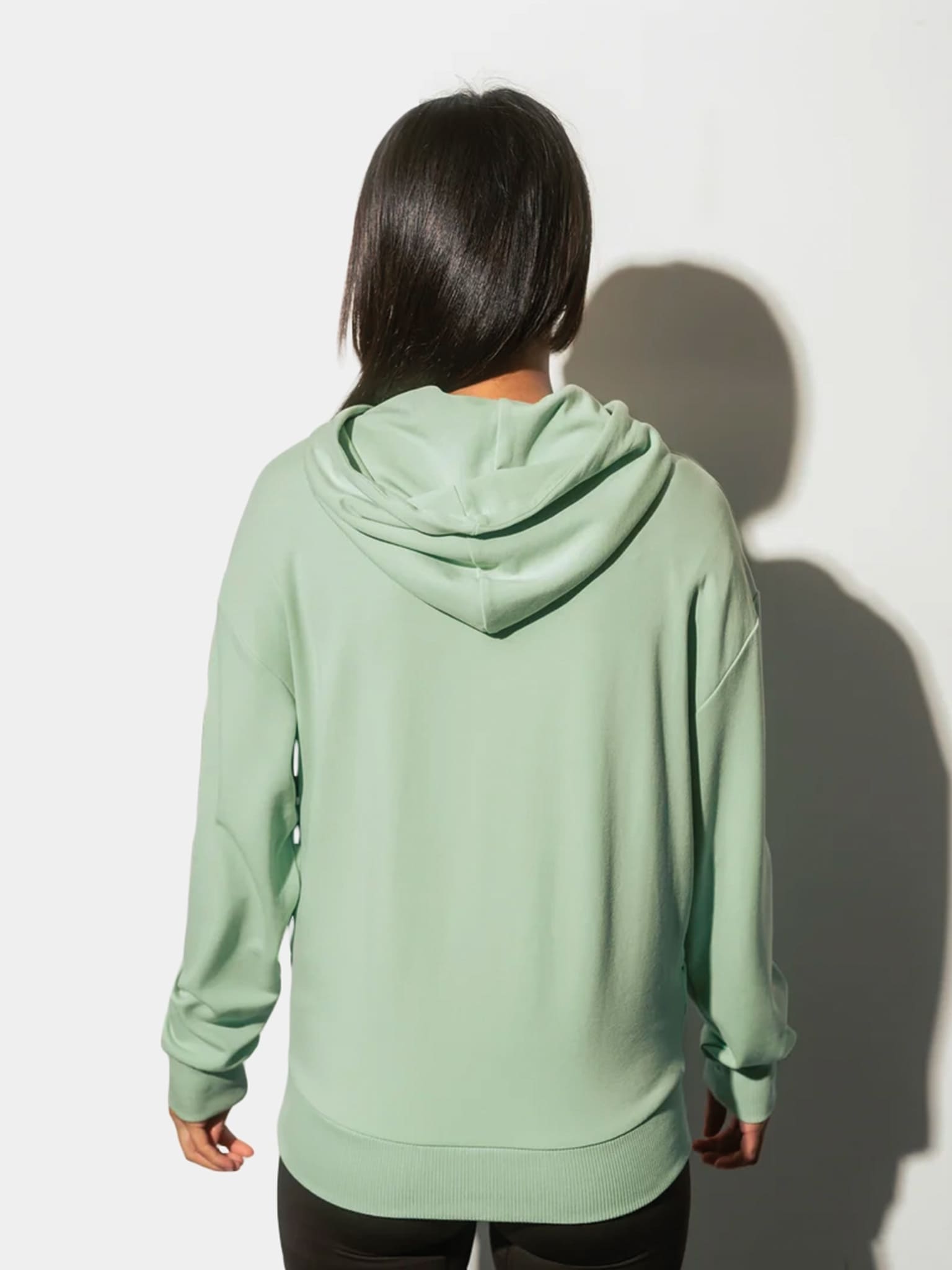 circle-sportswear-sweat-capuche-get-lucky-limited-edition-coloris-sage image 8