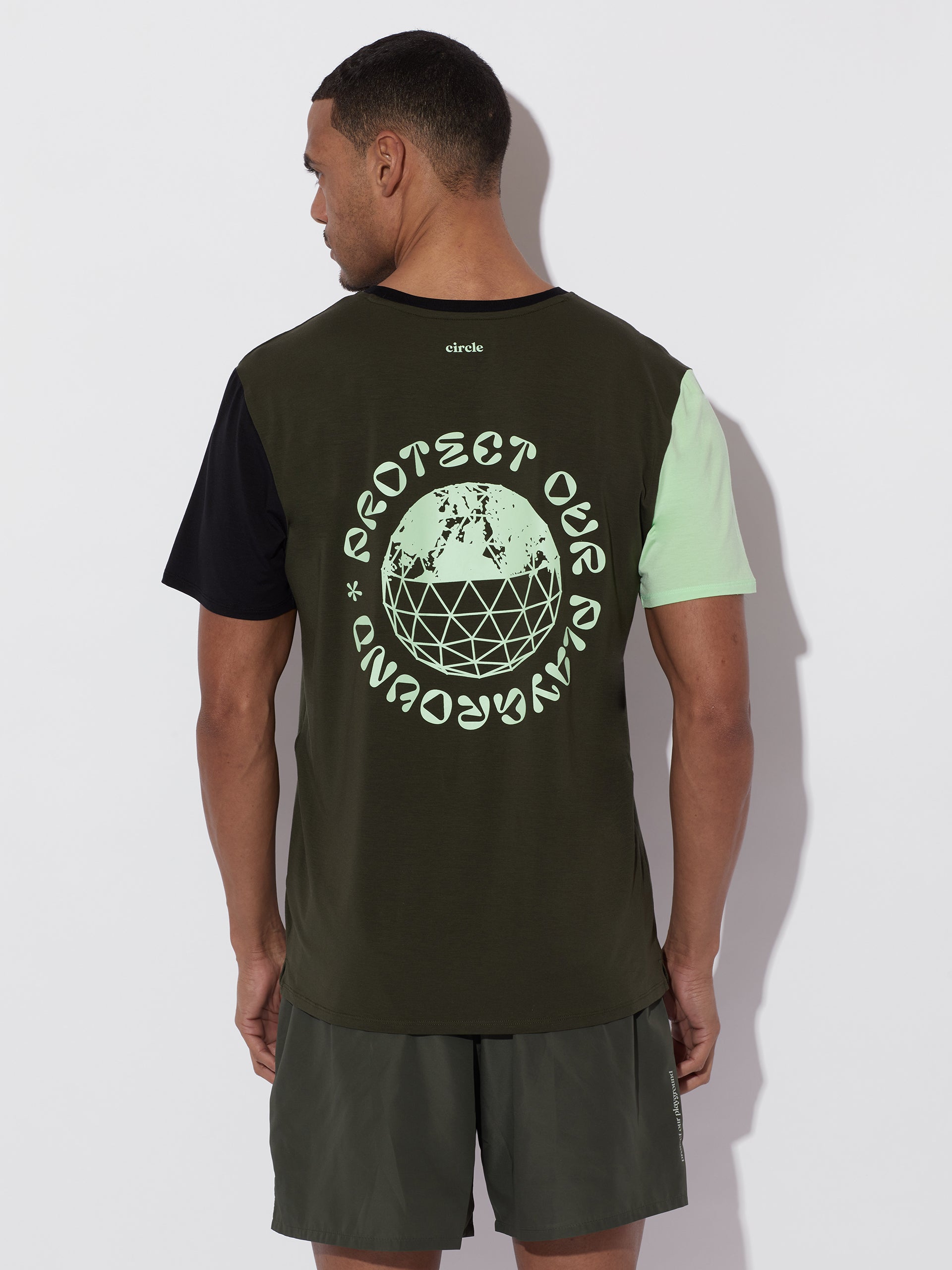circle-sportswear-t-shirt-iconic-color-block image 3