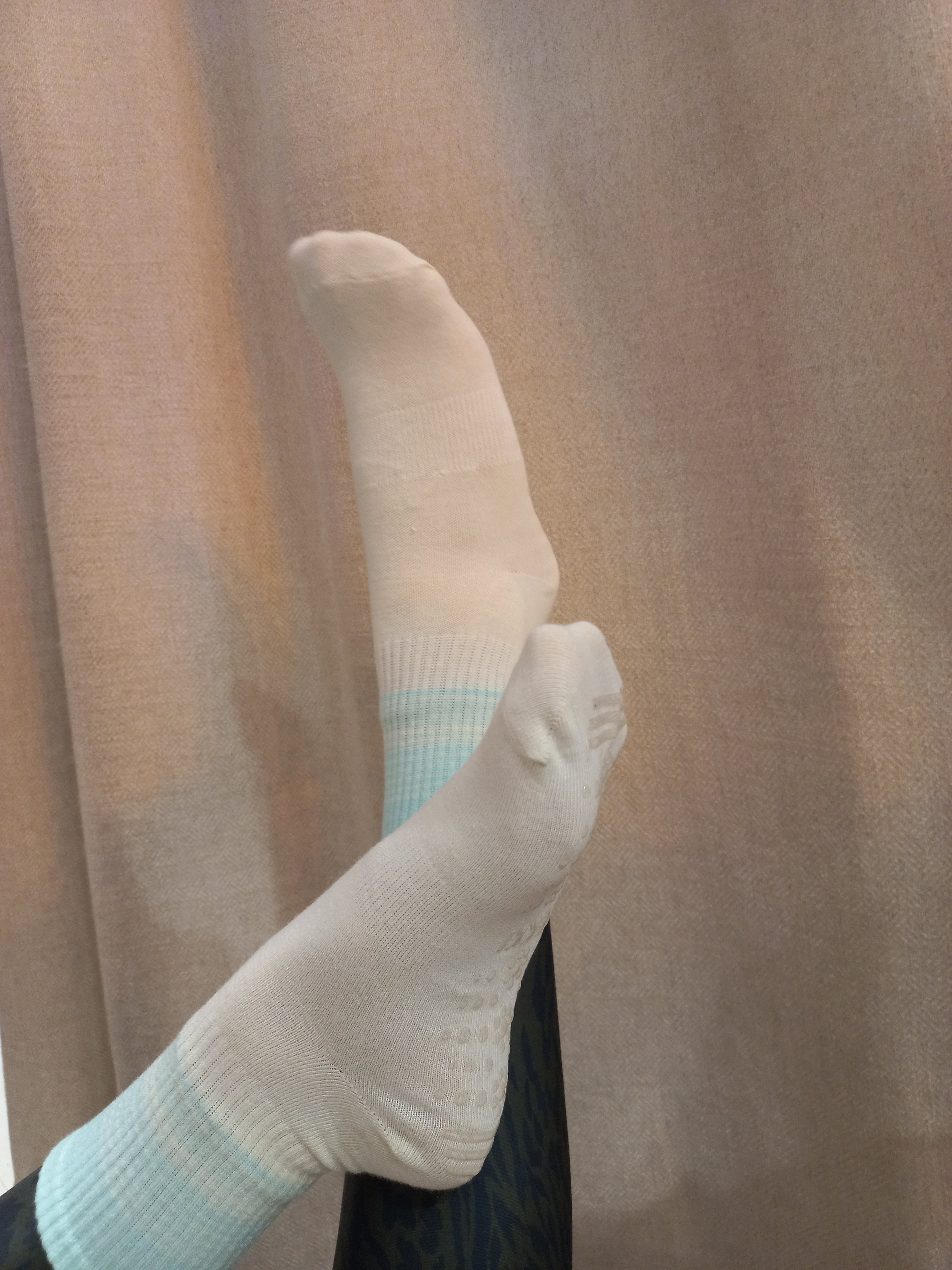 luz-collections-chaussettes-cr-me-bleu-ciel-semelles-anti-d-rapantes image 2