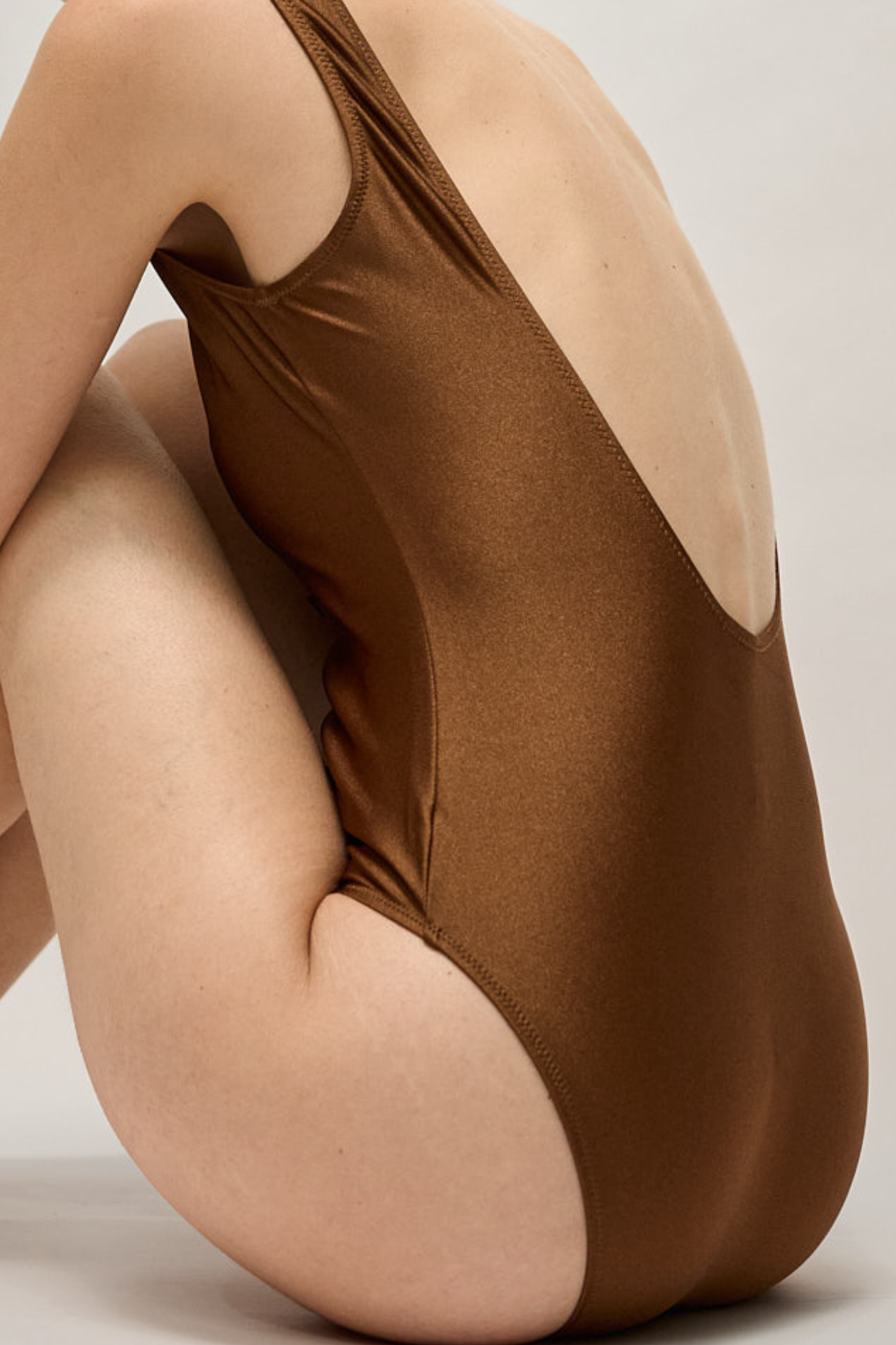 luz-collections-laure-maillot-de-bain-une-pi-ce-satin-d-collet-dos-l-gant-marron image 4