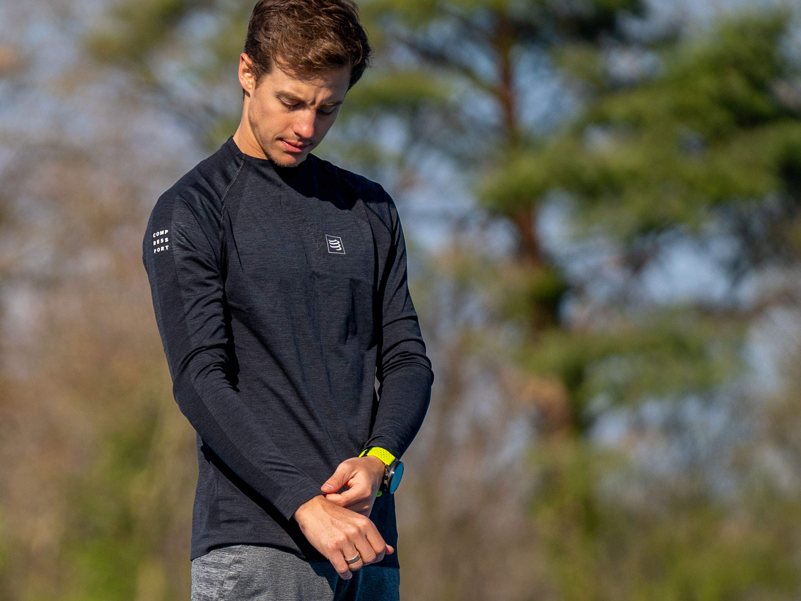 compressport-training-ls-t-shirt-t-shirt-sport-manches-longues-sans-coutures-adu image 2