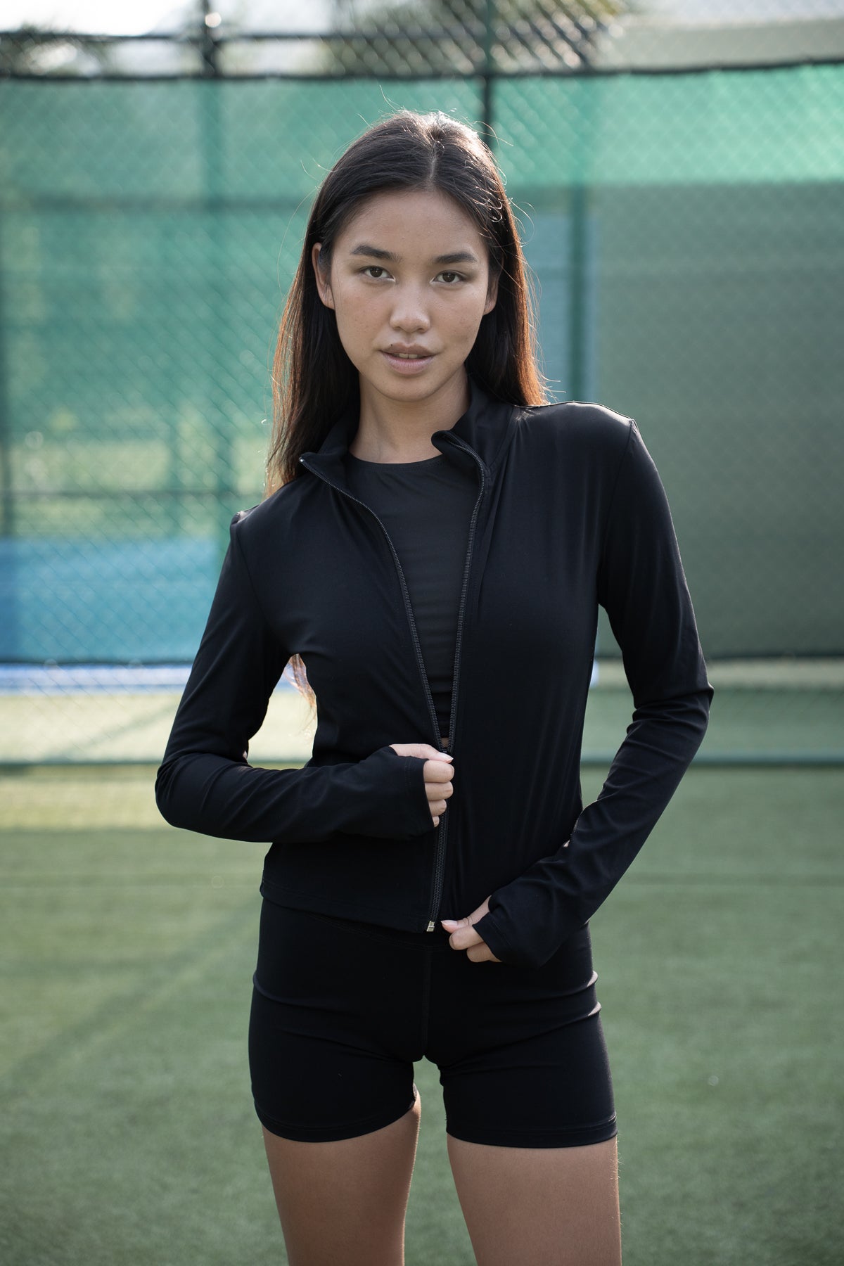 luz-collections-veste-selena-noir-coupe-ajust-e-ouvertures-pouces image 6
