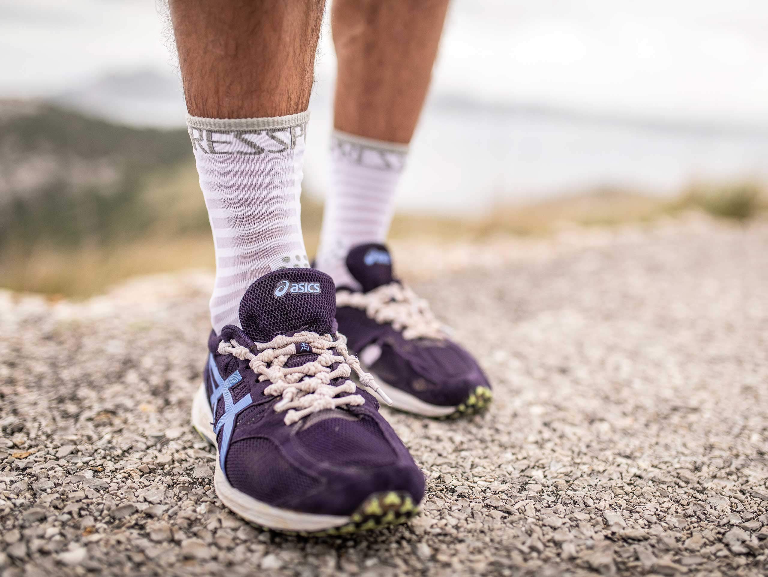 compressport-pro-racing-socks-v3-ultralight-run-high-chaussettes-de-running-mi-h-3 image 3