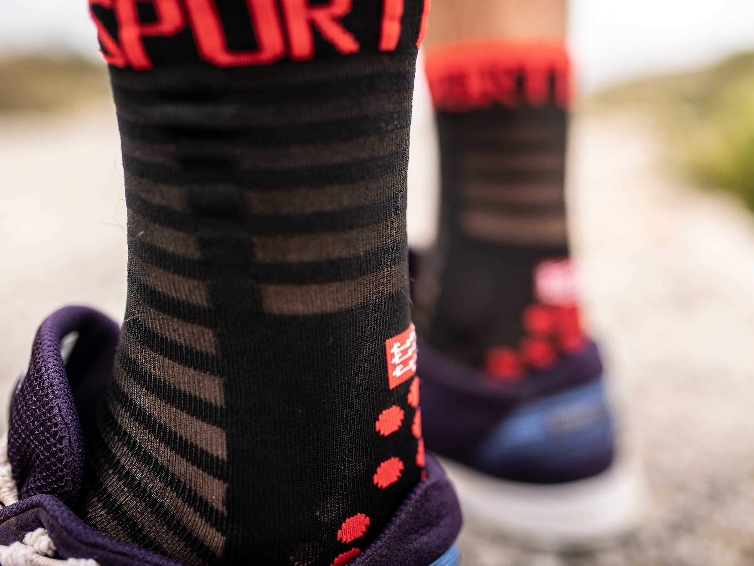 compressport-pro-racing-socks-v3-ultralight-run-high-chaussettes-de-running-mi-h image 2
