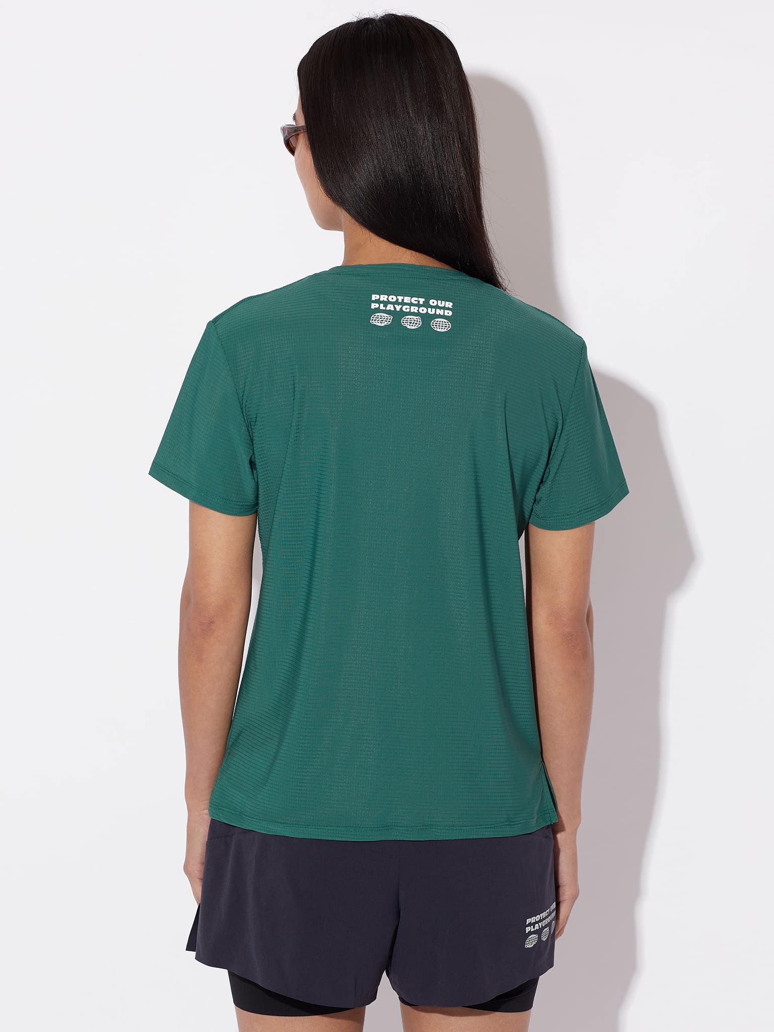 circle-sportswear-t-shirt-legend-femme image 8