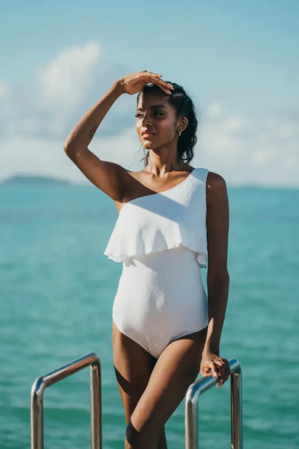 luz-collections-ipanema-maillot-de-bain-une-pi-ce-asym-trique-blanc image 1