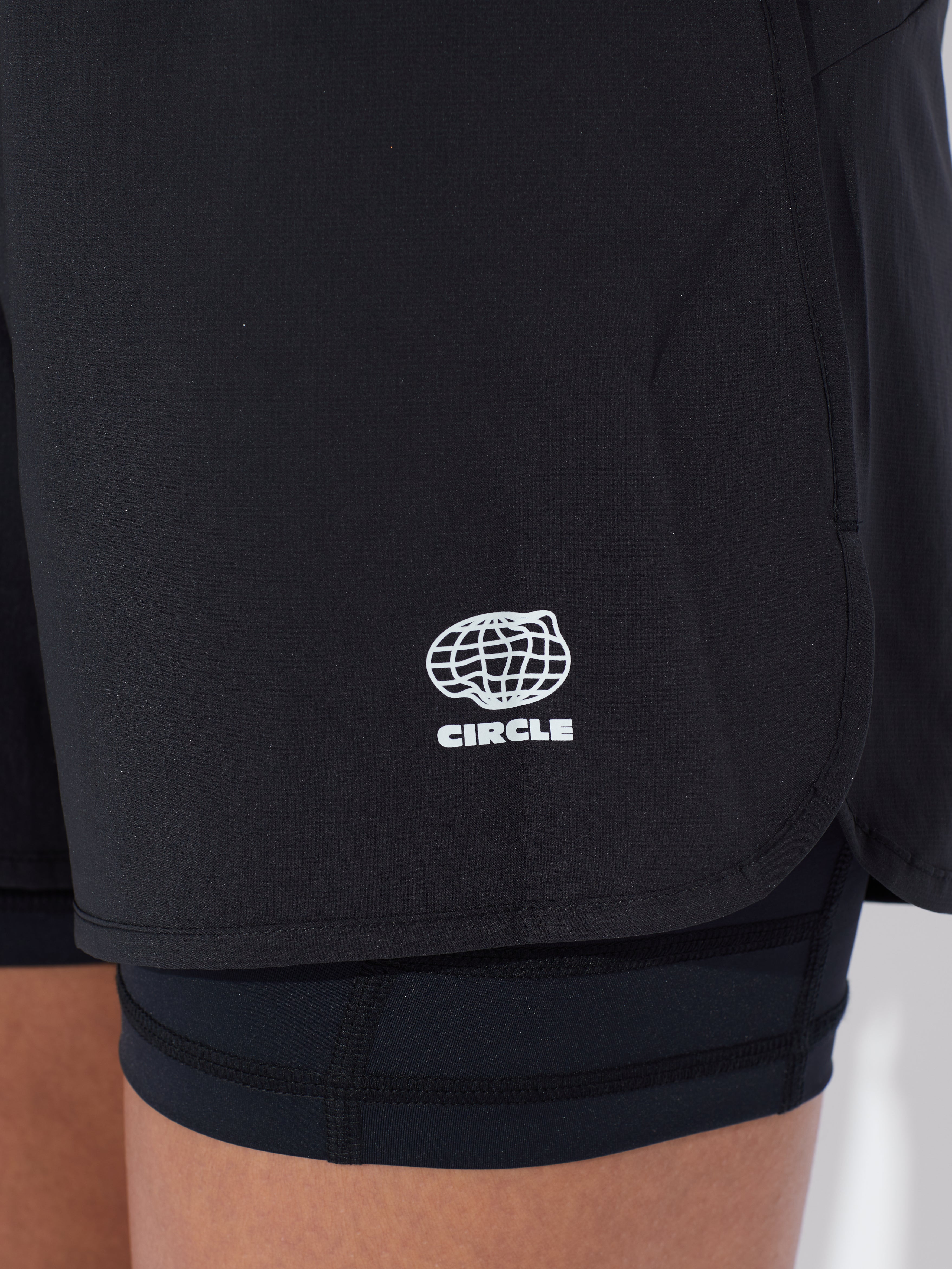 circle-sportswear-short-2-en-1-femme-super-short-micro-ripstop-ultra-light-noir- image 3