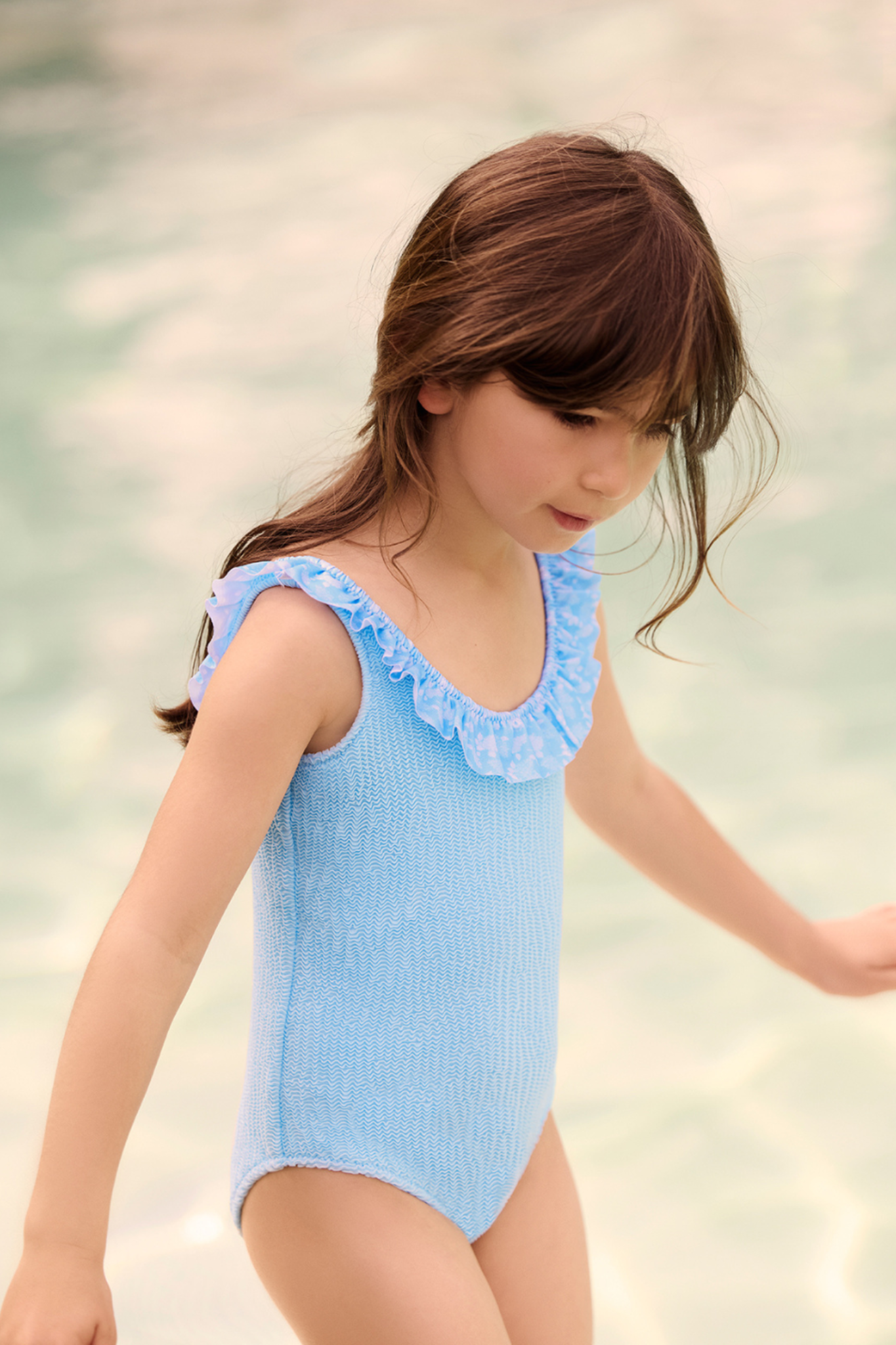 luz-collections-alba-maillot-de-bain-une-pi-ce-enfant-bleu-ciel-volants image 5