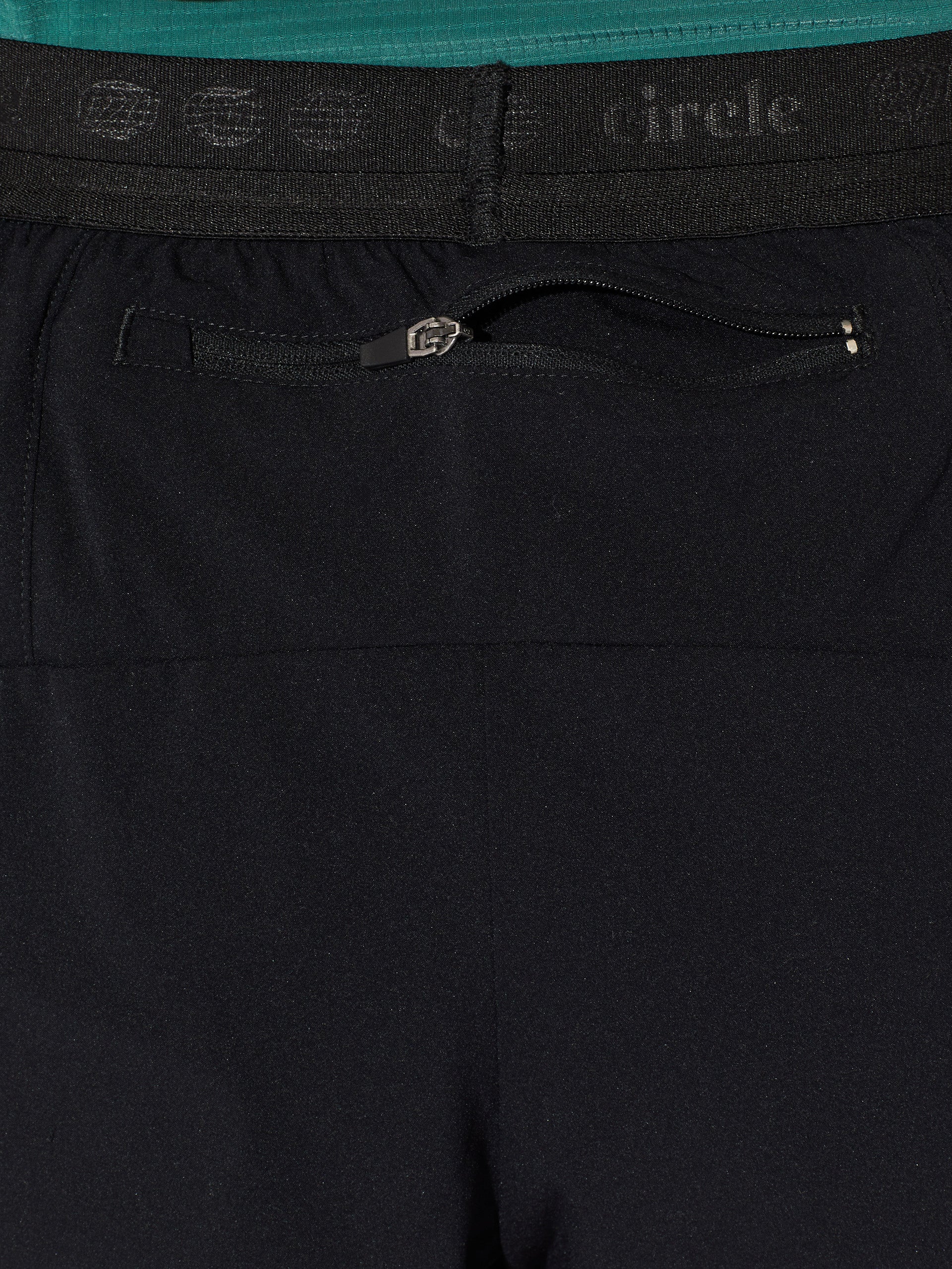 circle-sportswear-short-legend-femme image 5