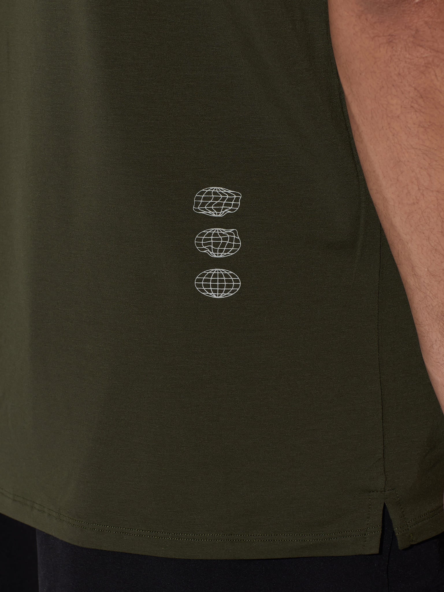 circle-sportswear-t-shirt-iconic image 4
