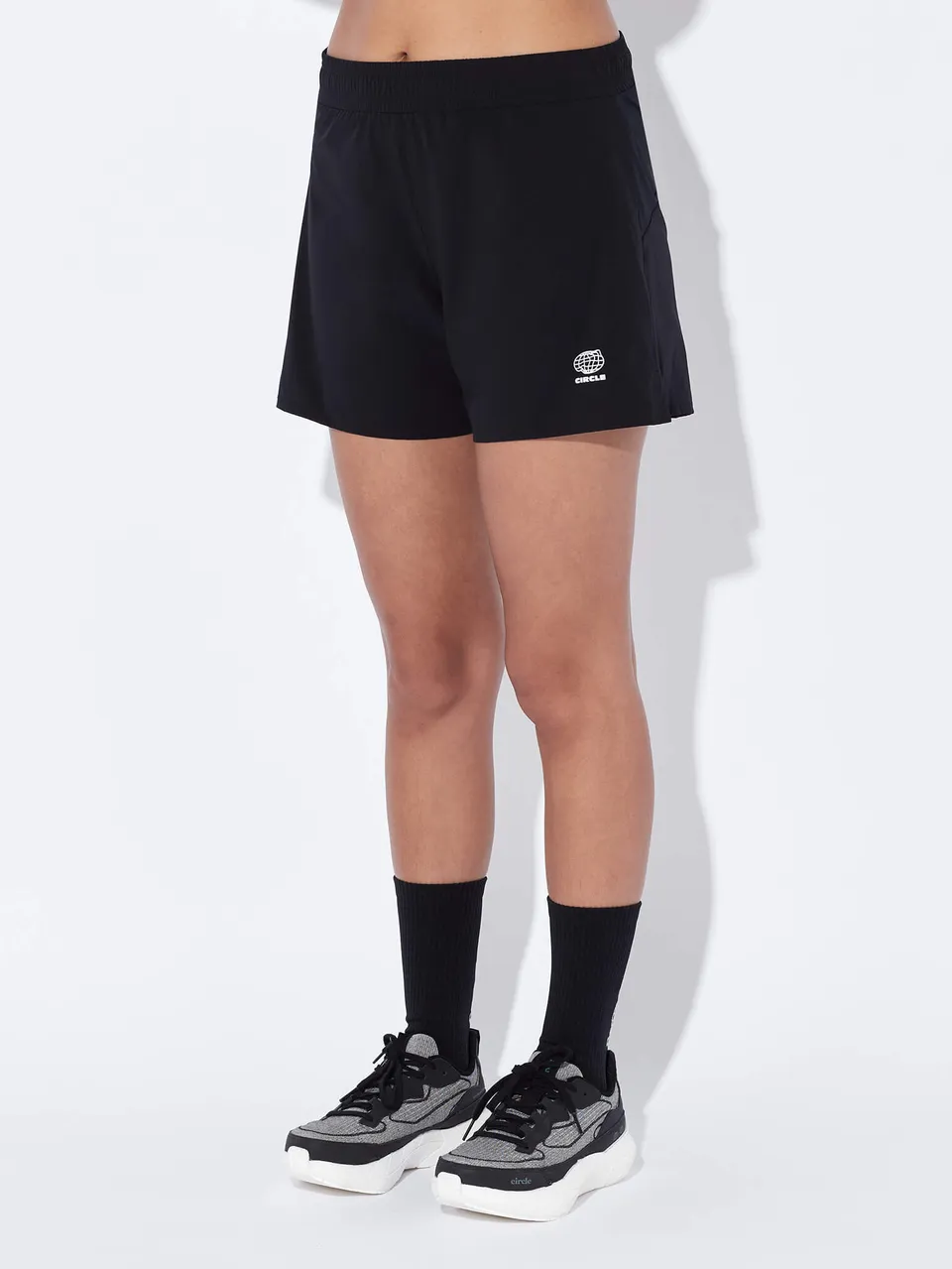 circle-sportswear-short-everystride-femme-double-poche-zipp-e-mati-res-recycl-es image 1